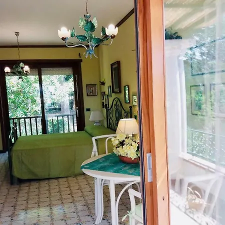 Favolosa Rossella Villa *